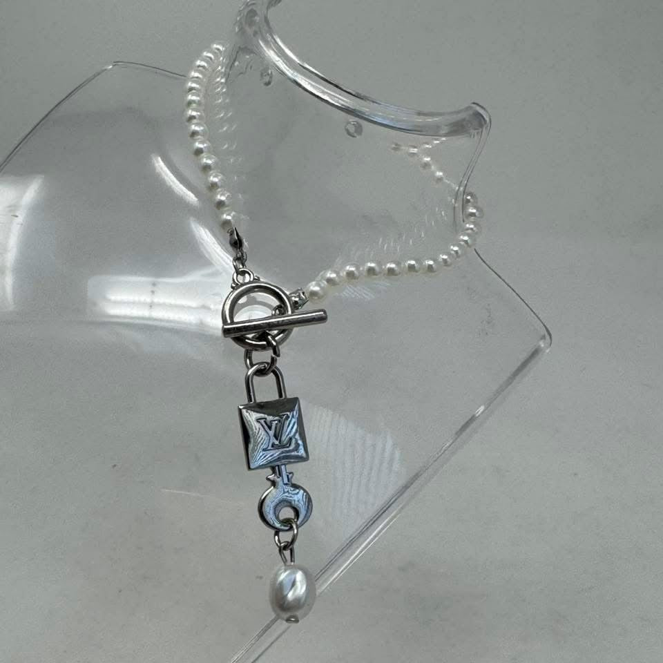 The Latch Bracelet