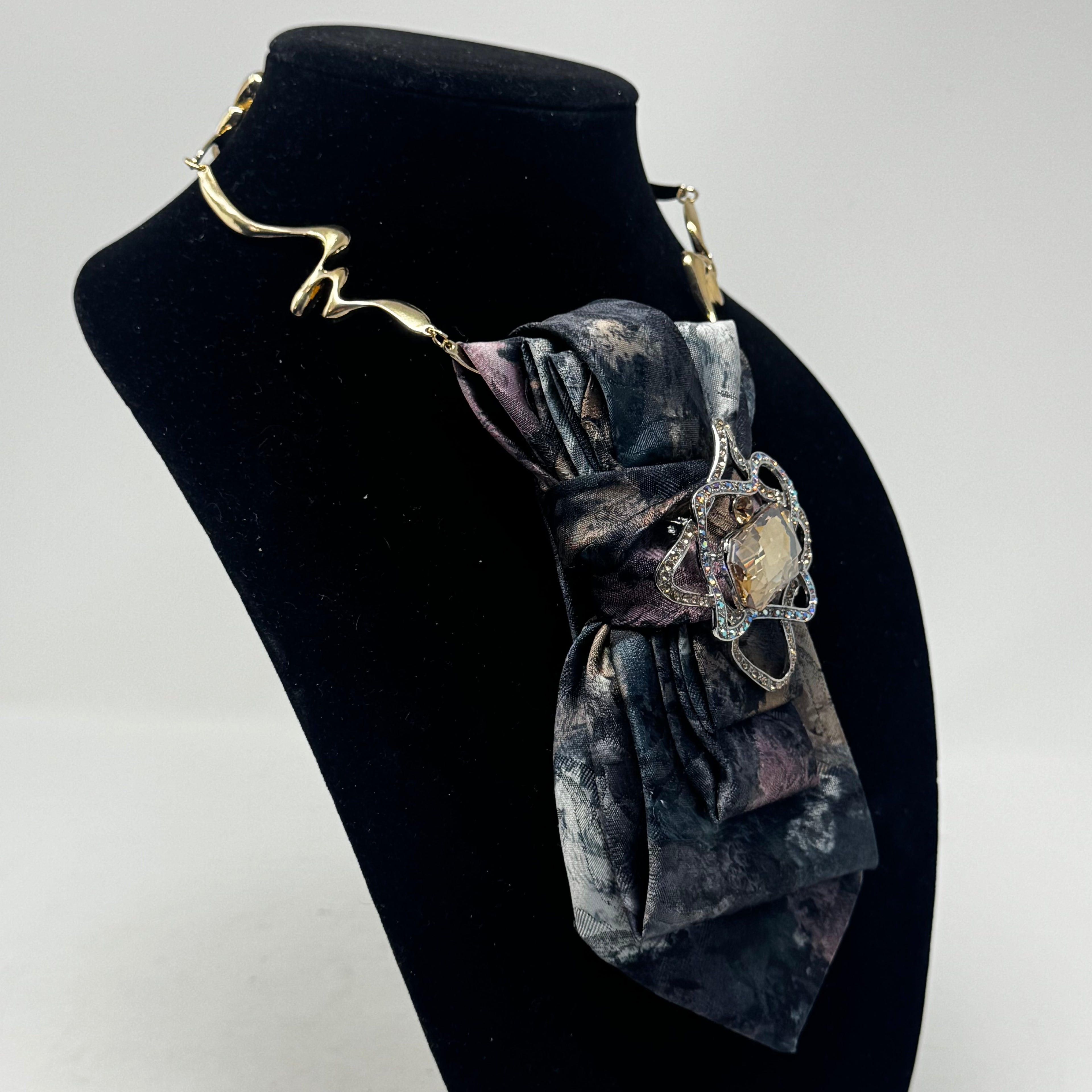 The Astin Tie Necklace
