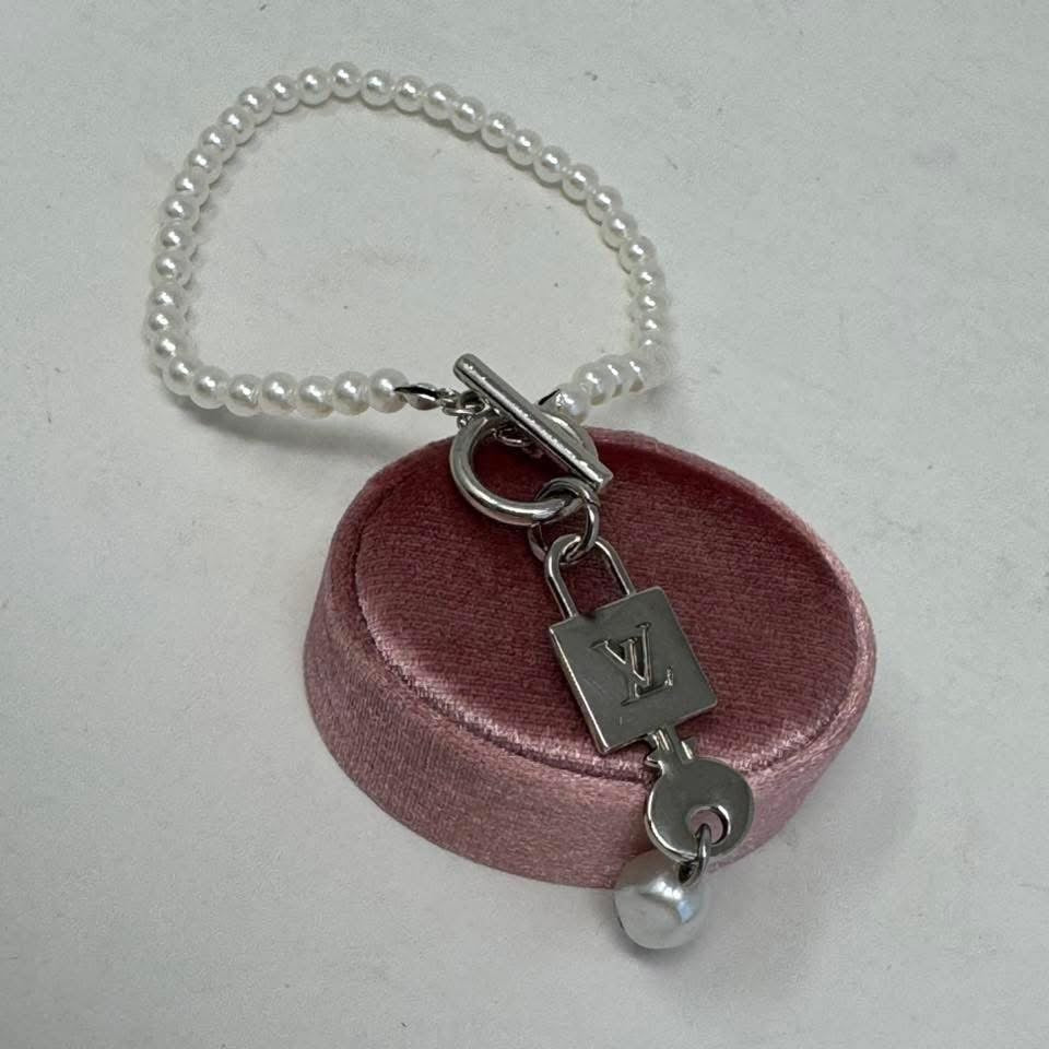 The Latch Bracelet