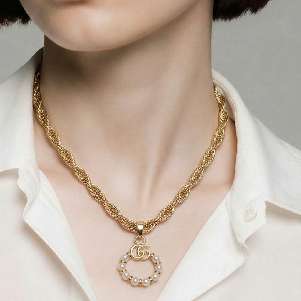 The Gloria Necklace