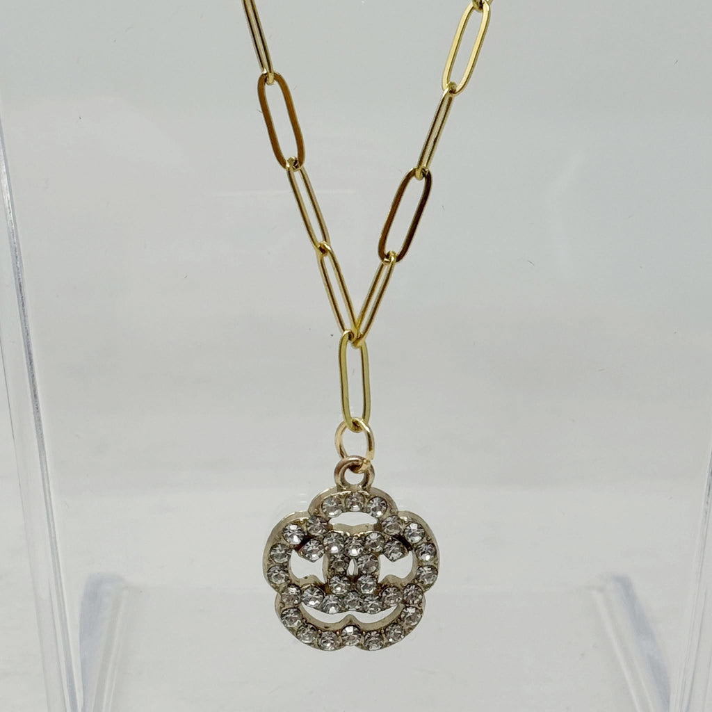 The Curtsy Necklace