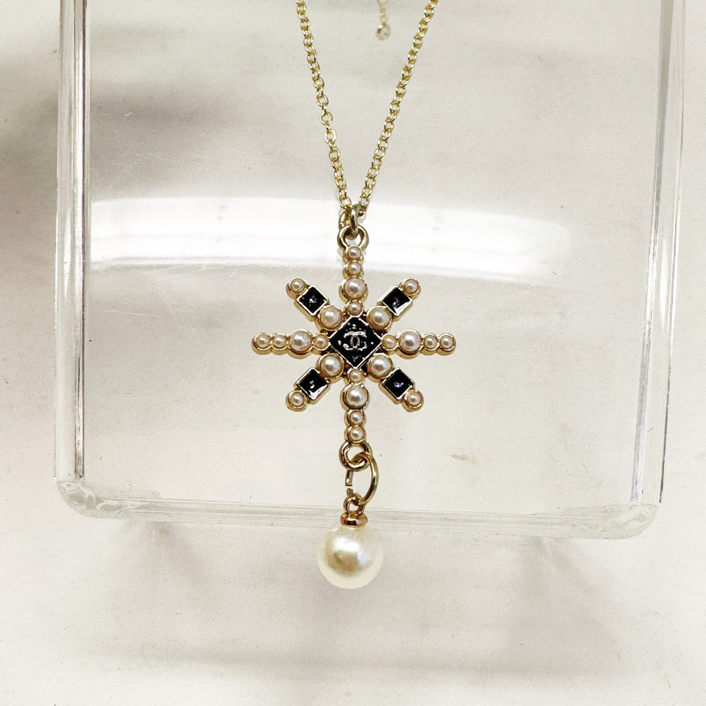 The Snow Day Necklace