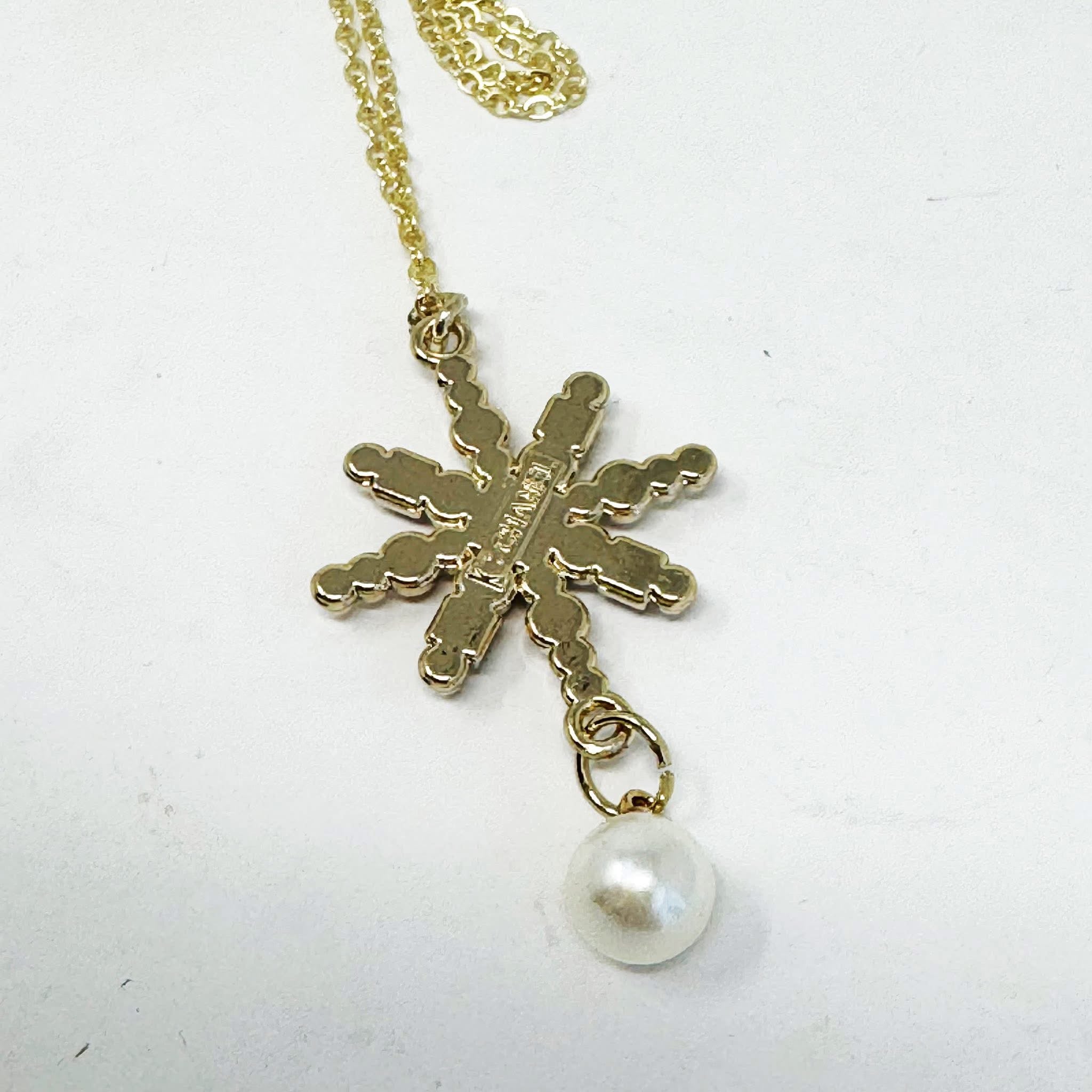 The Snow Day Necklace