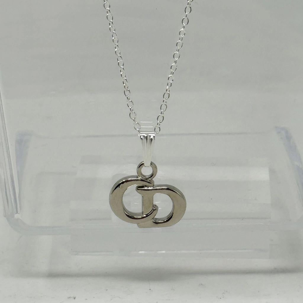 The Dame Necklace