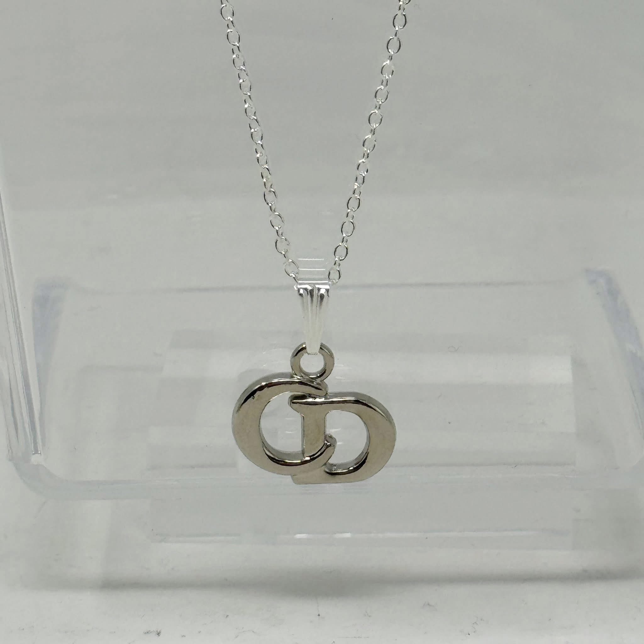 The Dame Necklace