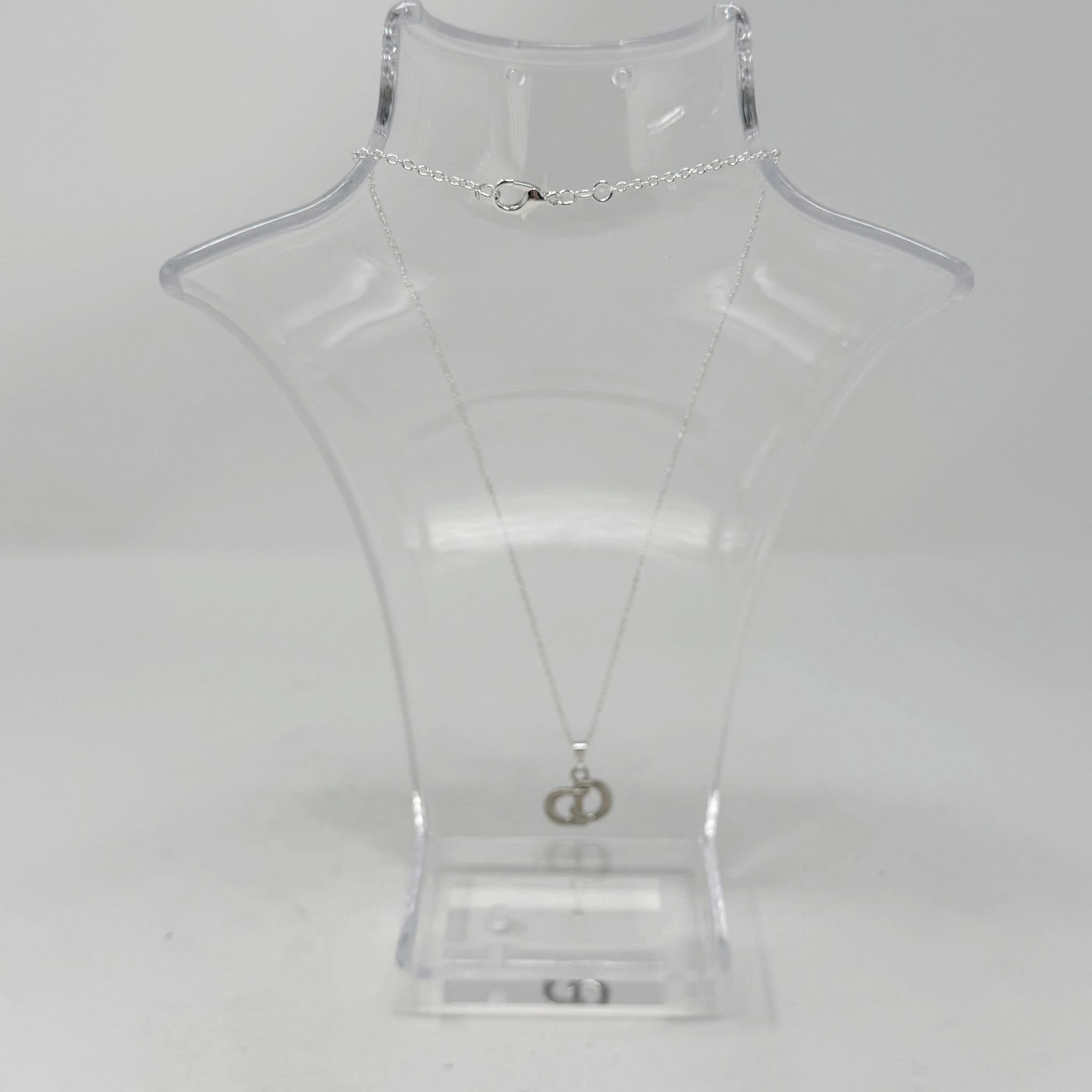 The Dame Necklace